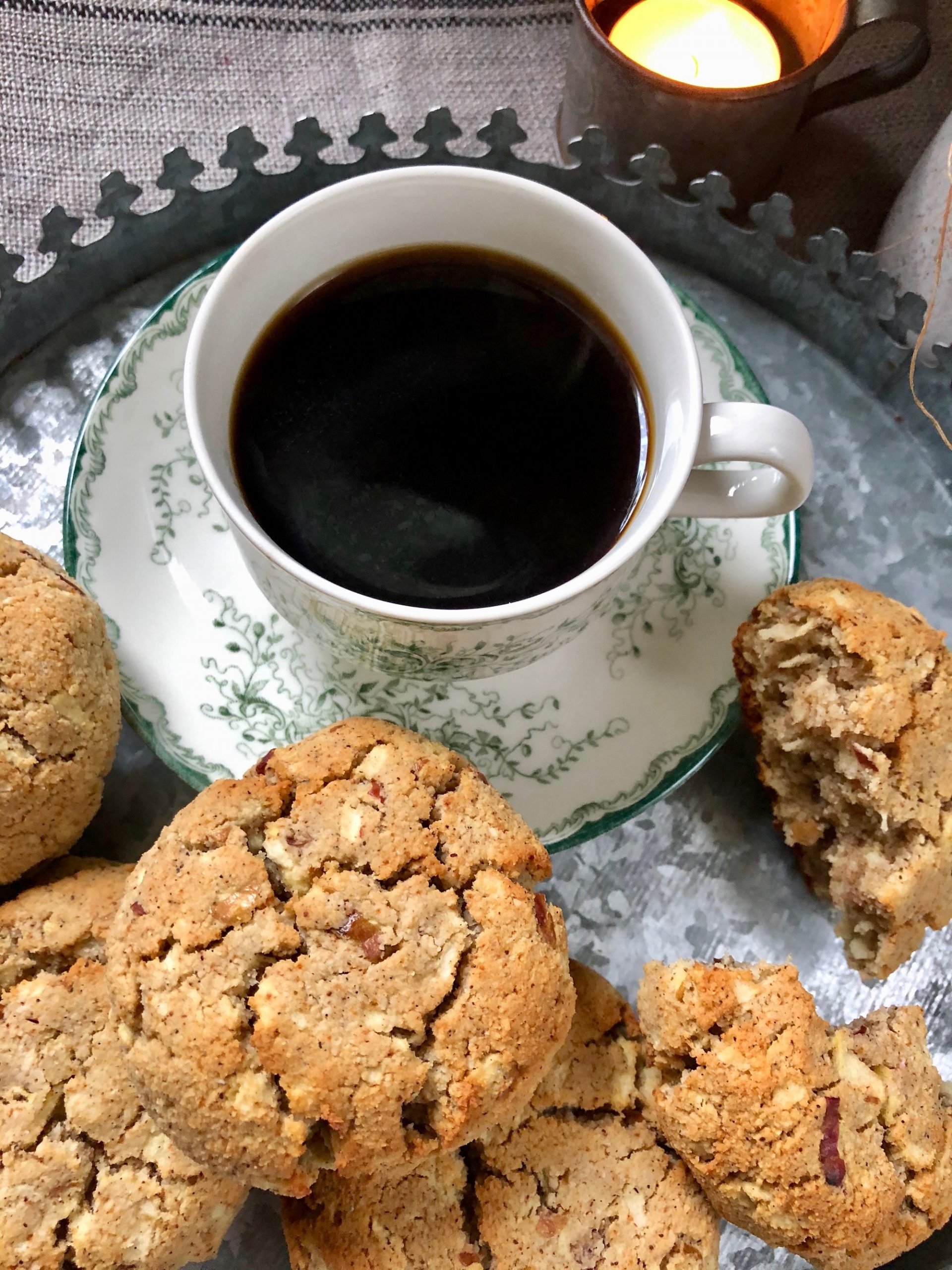 Nybakade Äppelscones