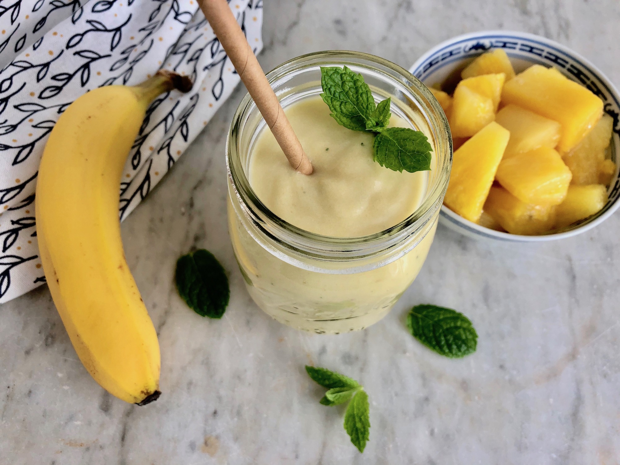 Ananas smoothie med ingefära och mynta