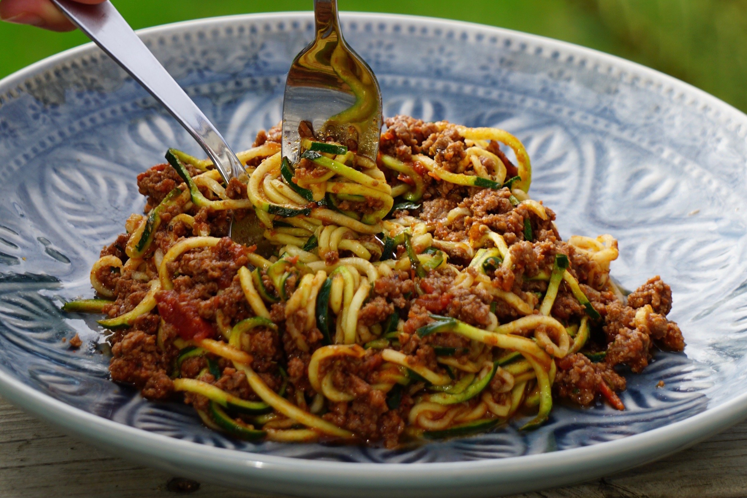 Köttfärssås med zucchinipasta