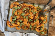 Ugnsrostad butternut med salvia och rosmarinpesto