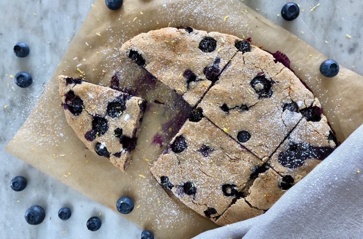 Blåbärsscones med citron och kardemumma